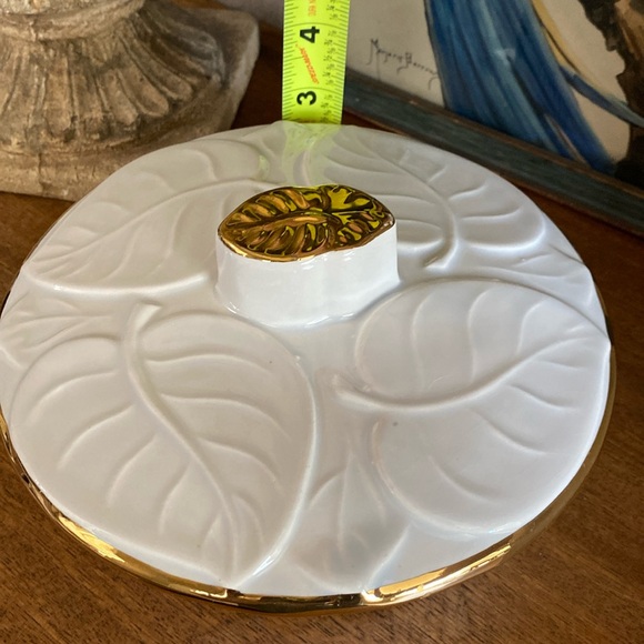 Vintage USA Rare Unique Pottery Covered Dish Leaf Design Gold Trim - Picture 9 of 16